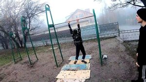 ЖЕСТКАЯ ВОРКАУТ Тренировка На Турнике В ТУМАН | Стабильное 540 На Турнике + Передний Вис ★