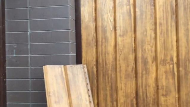 Сайдинг на забор. Как аккуратно прикрепить последнюю секцию? смотреть онлайн