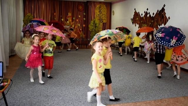 танец с зонтиками