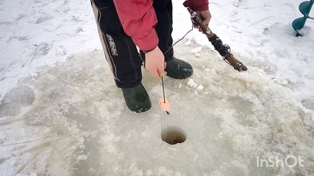 Зимняя рыбалка, ставим косынки на живца. смотреть онлайн