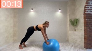 Тренировка на все тело с фитболом / FULL-BODY FITBALL WORKOUT AT HOME