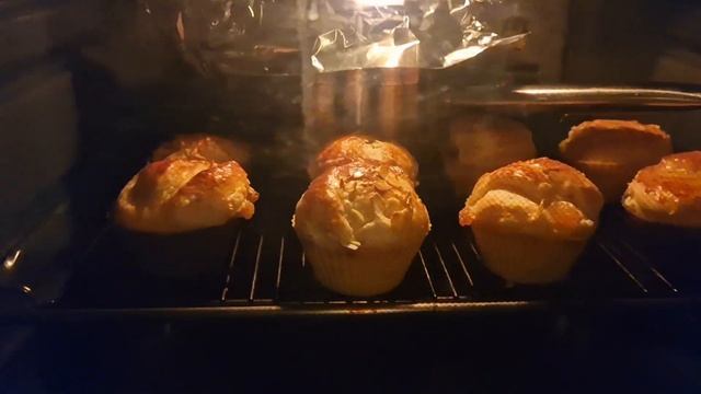 Готовимся к Пасхе, печем куличи, красим яйца... смотреть онлайн