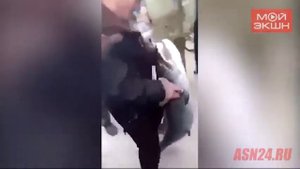 Рыбак поймал тайменя на набережной Благовещенска