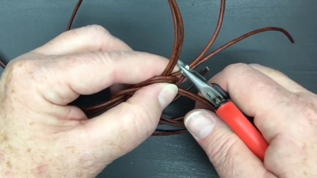 How to Make a Leather Celtic Knot Bracelet смотреть онлайн