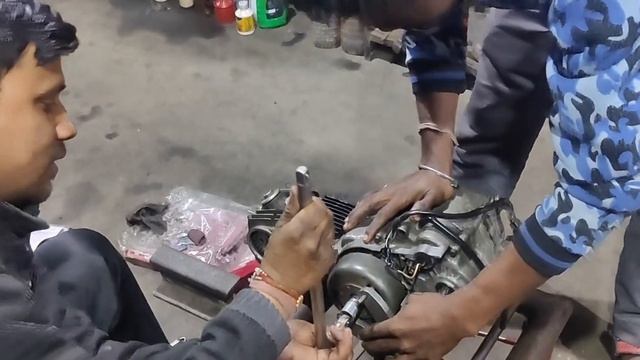 Hero Honda CD 100 SS engine fitting complete смотреть онлайн