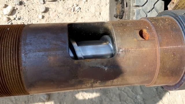 Финишная приемка (визуальный осмотр) шнековой пары после выполненного полного ремонта по износу.