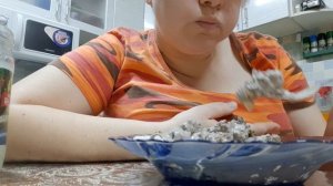 Крошка в пасте) #crunch #asmr #mukbang #еммел #мел #мелоежка #хруст #природныймел #хрустмела