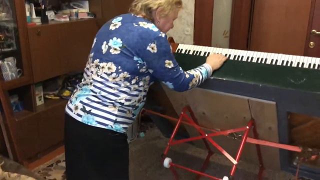 Пианино перевернуть одной левой. смотреть онлайн