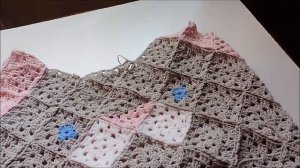 Вяжем квадрат из двух разноцветных треугольников