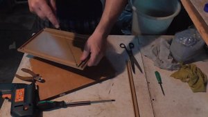 Как сделать кормушку для птичек из подручных материалов.
