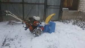 Самодельный снегоуборщик, чистим снег.