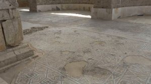 Лаодикия античный город возле Памуккале и Денизли .Раскопки. Огромная церковь с мозаикой.