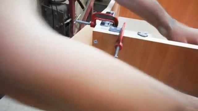 Сборка мебели с самодельной струбциной Часть 1. Homemade right angle clamp. Part 1. смотреть онлайн