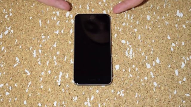 Как наклеить защитное стекло на Iphone 6. Как очистить дисплей телефона перед наклейкой стекла. смотреть онлайн