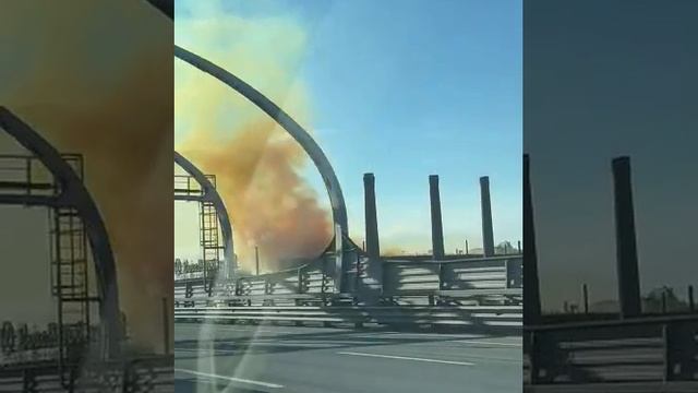 В Петербурге ржавый дым над Кировским заводом