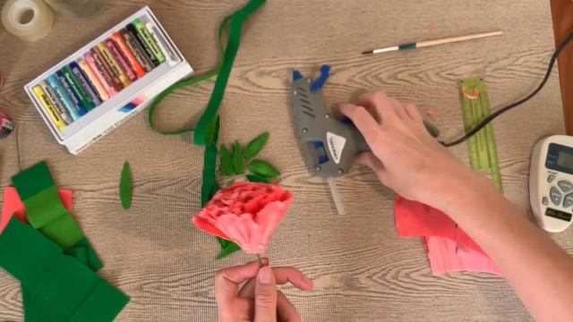 Гвоздика из гофрированной бумаги. Букет к 9 мая своими руками. смотреть онлайн