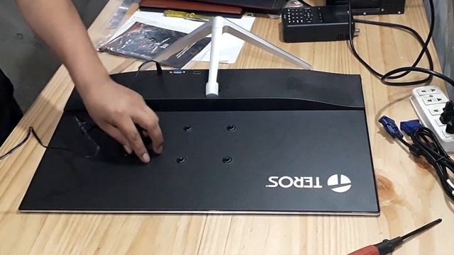 TEROS TE-F240W Características (MONITOR MAS ECONÓMICO) FULL HD смотреть онлайн