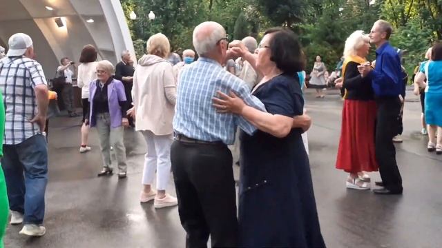 ТИ КАЗАЛА В ПОНЕДІЛОК! ТАНЦЫ ХАРЬКОВ СЧАСТЛИВЫЕ МОМЕНТЫ смотреть онлайн