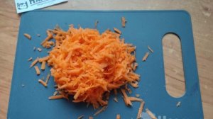 Тушеная пекинская капуста с луком и томатной пастой в мультиварке