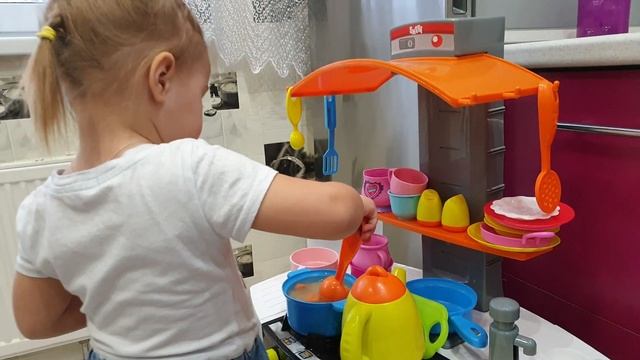 Ксюша готовит суп со звездочками!!! смотреть онлайн