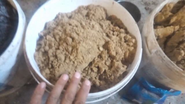 Зольная ванна для кур// Переделал насесты для наседок под зольные ванны// Как сделать зольную ванну смотреть онлайн