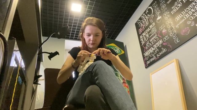 Вязательный влог✨Вяжу крючком авоську из ромашек из pinterest? бариста который вяжет✨crochet vlog смотреть онлайн