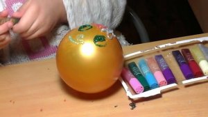 Поделка из шарика и красок с блестками - Блестящий колобок!! ))