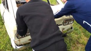 Скинули машину с горы в воду