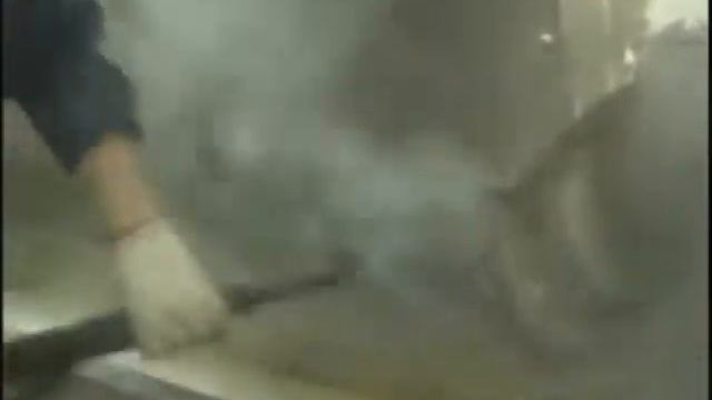 Очистка оборудования в цехе производства мороженного смотреть онлайн