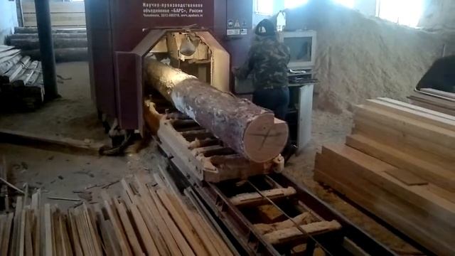Как пилят круглый лес