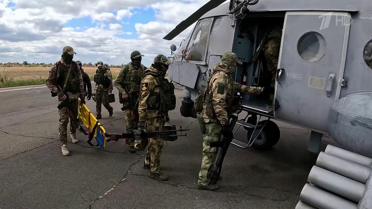 Репортаж с борта вертолета, который осуществляет огневое прикрытие штурмовиков Су-25