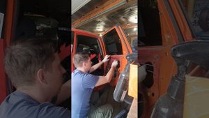 Демонтаж ограничителей дверей Honda Fit GD