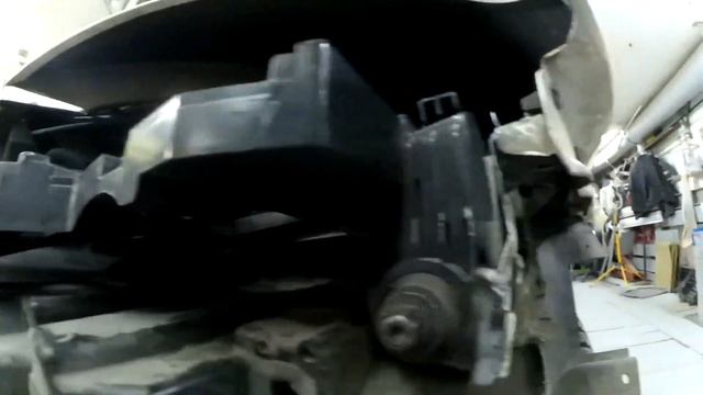 Porshe Cayenne - подгоняю фару, завариваю разрывы бампера. смотреть онлайн