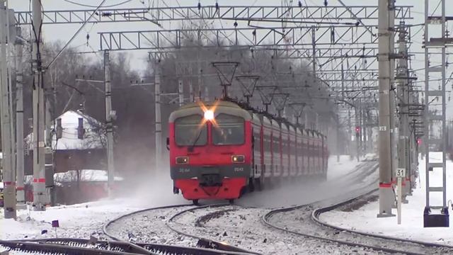 Электропоезд ЭД4М-0242 экспресс "Крутое - Москва", станция Купавна смотреть онлайн