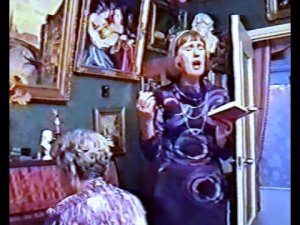 "Осенний клен" (запись 1997 г.). Поёт Людмила Титова и другие члены клуба "Островок".