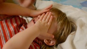 КОНЪЮНКТИВИТ У РЕБЕНКА? Как и чем промывать глаза у детей при конъюнктивите. Просто и Эффективно.
