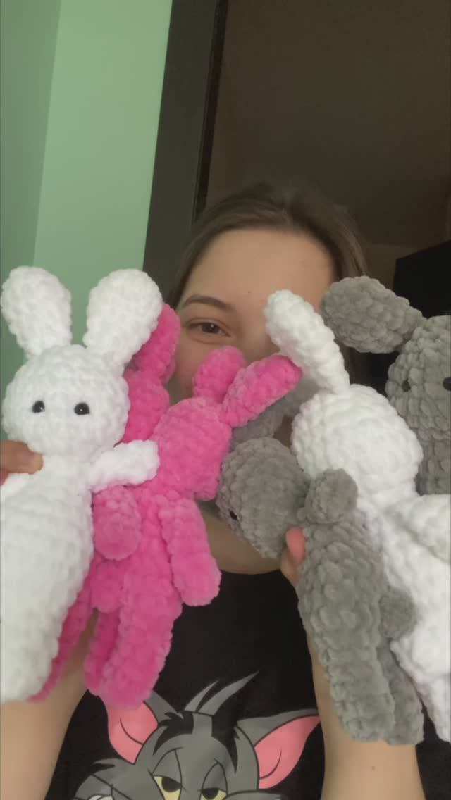Зайчик🐰 #handmade #crocheting #shorts #вязаниекрючком #вяжу смотреть онлайн