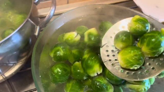 Брюсельська капуста, запечена в духовці: ніжна овочева страва смотреть онлайн