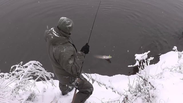 Спиннинг в декабре смотреть онлайн