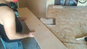 полка для книг и предметов интерьера , своими руками изделия из дерева, полка из фанеры