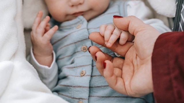 ПОЧЕМУ ДЕТИ ПОТЕЮТ ВО СНЕ | Причины детской потливости | Как избавиться от потоотделения у малыша