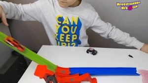 Машинки в слизи Хот Вилс соревнование Кто проедет желе? Cars for kids