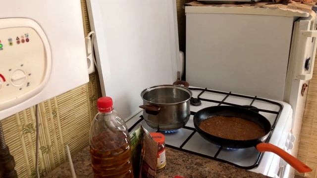 ПРОСТОЙ И ВКУСНЫЙ РЕЦЕПТ МАКАРОН С КИЛЬКОЙ В ТОМАТЕ! ДХ смотреть онлайн