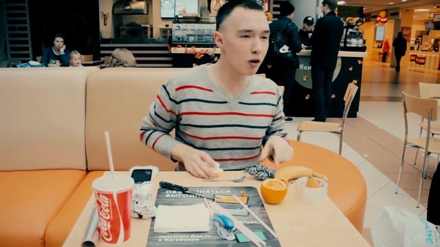 Сделал кальян из фруктов в ТЦ! смотреть онлайн