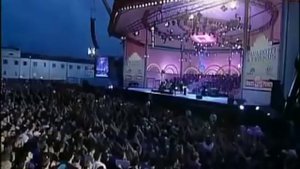 Luciano Pavarotti & Tracy Chapman Baby Can I Hold You Live at Pavarotti and Friends, 2000)