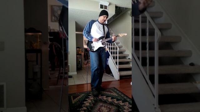 Fender Squier Mini Strat Practice смотреть онлайн