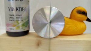 Чем приклеить стекло к металлу