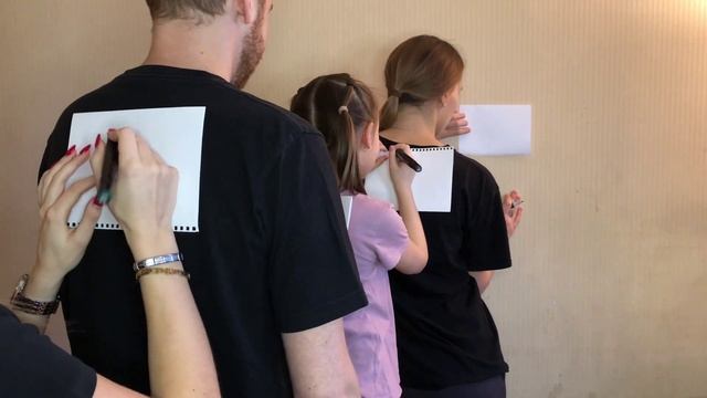 НАРИСУЙ НА СПИНЕ - Челлендж смотреть онлайн