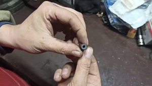 Кнопка фиксатор замка двери на Пассат Б 3. Запчасти на Пассат Б 3 Детали салона.