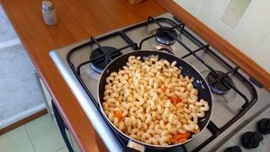 Макароны с луком и морковью